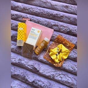Valentine’s Beauty Gift Box: Belif, Benefit, Necklace & Accessories